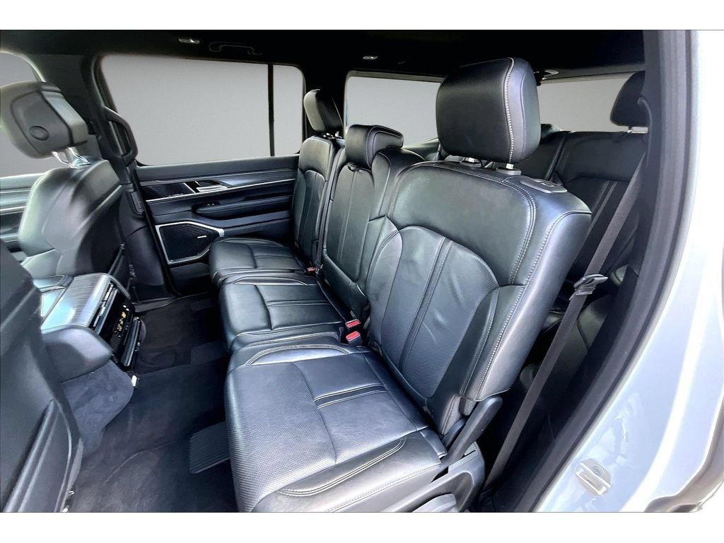 Certified 2024 Jeep Wagoneer Series II AWD/4WD image 35