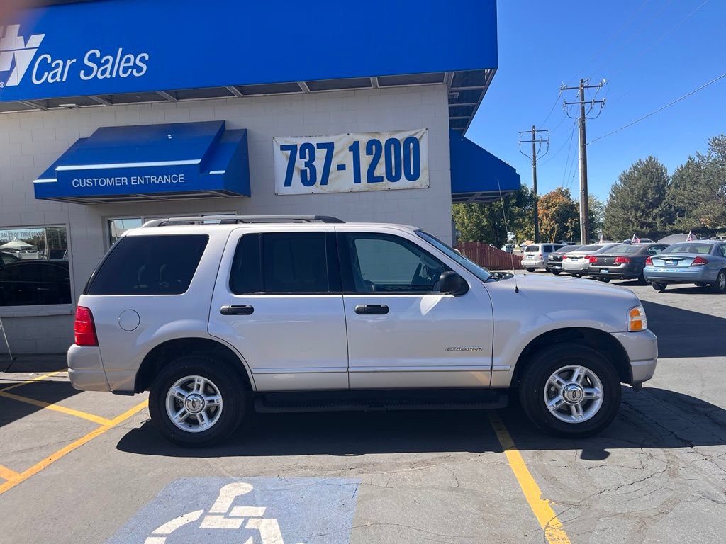Used 2004 Ford Explorer XLT AWD/4WD image 2
