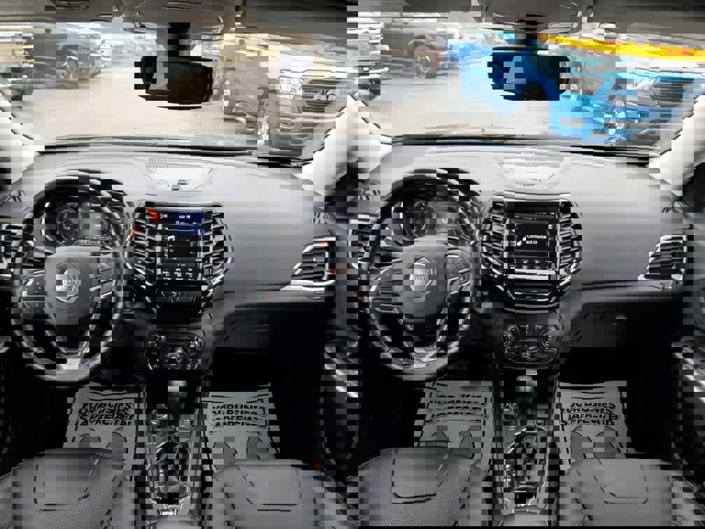 Used 2019 Jeep Cherokee Limited w/ Luxury Group image 16