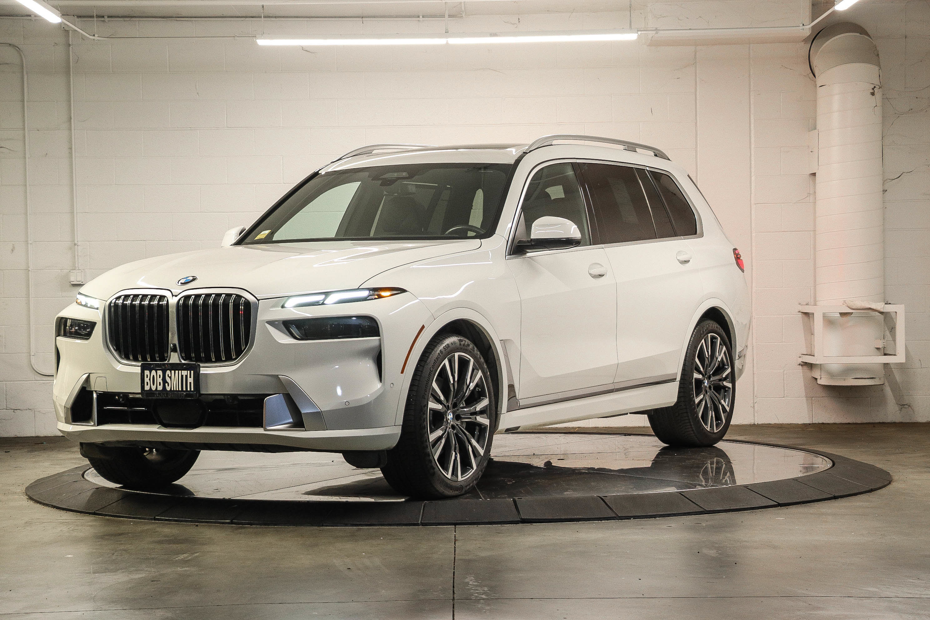 Used 2024 BMW X7 xDrive40i w/ Executive Package AWD/4WD image 3