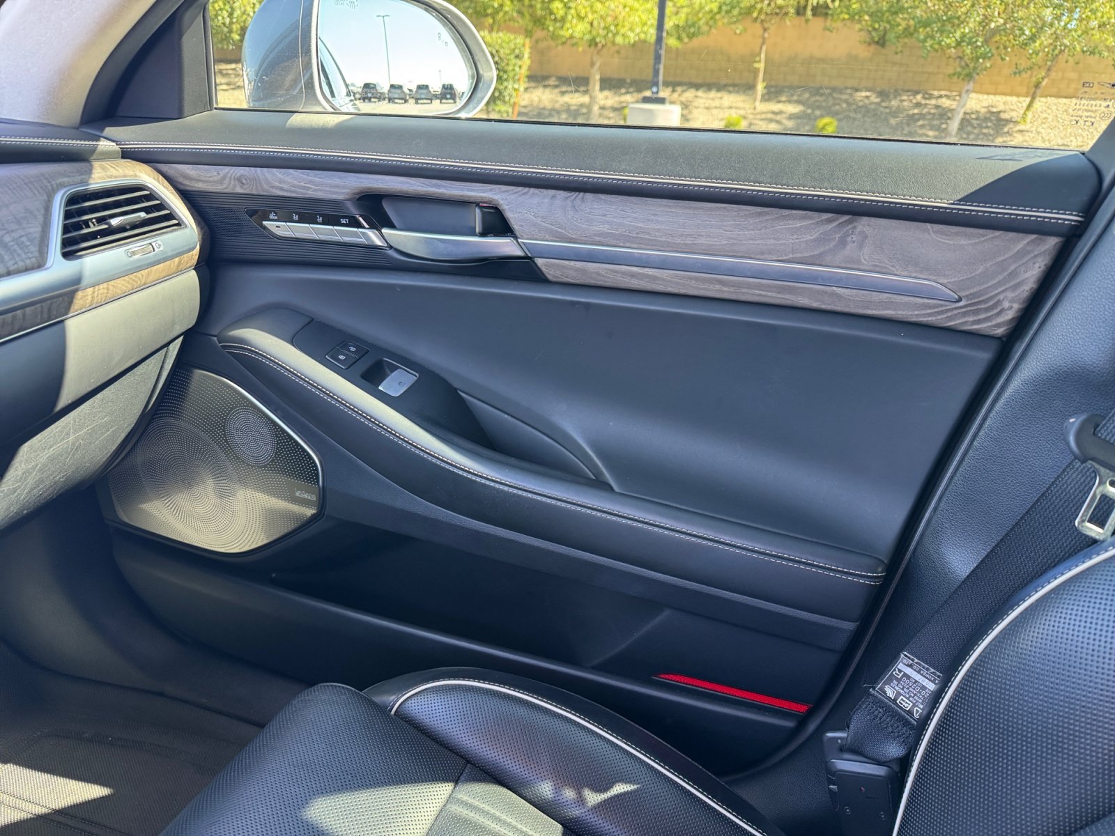 Used 2021 Genesis G90 3.3T Premium RWD image 16