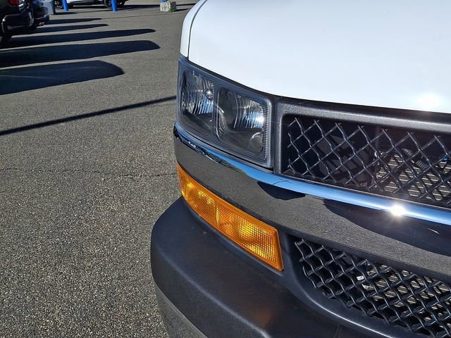 Used 2024 Chevrolet Express 2500 w/ Driver Convenience Package RWD image 18