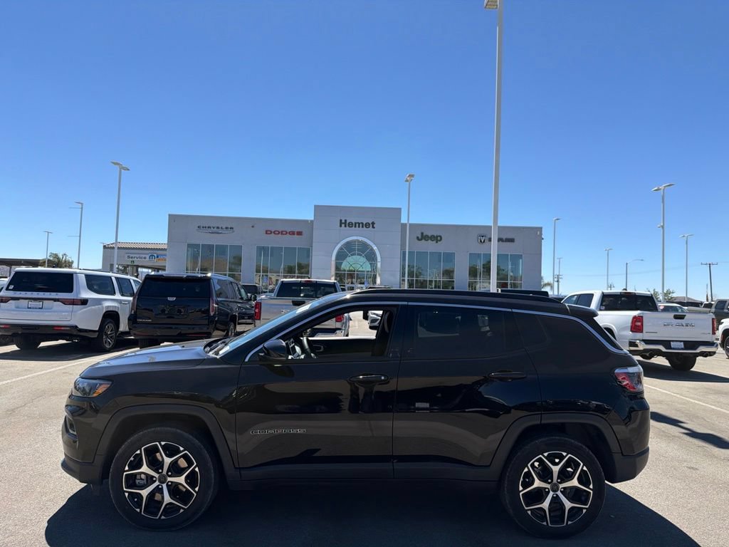 Used 2025 Jeep Compass Limited AWD/4WD image 9