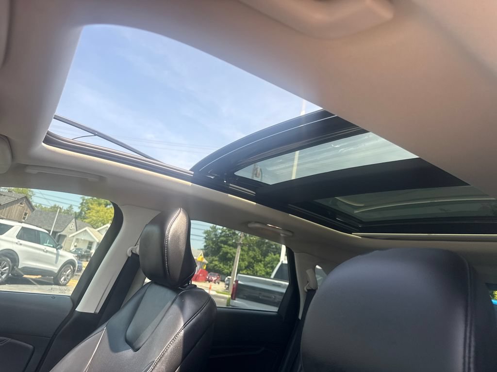 Used 2019 Ford Edge Titanium w/ Equipment Group 301A AWD/4WD image 16