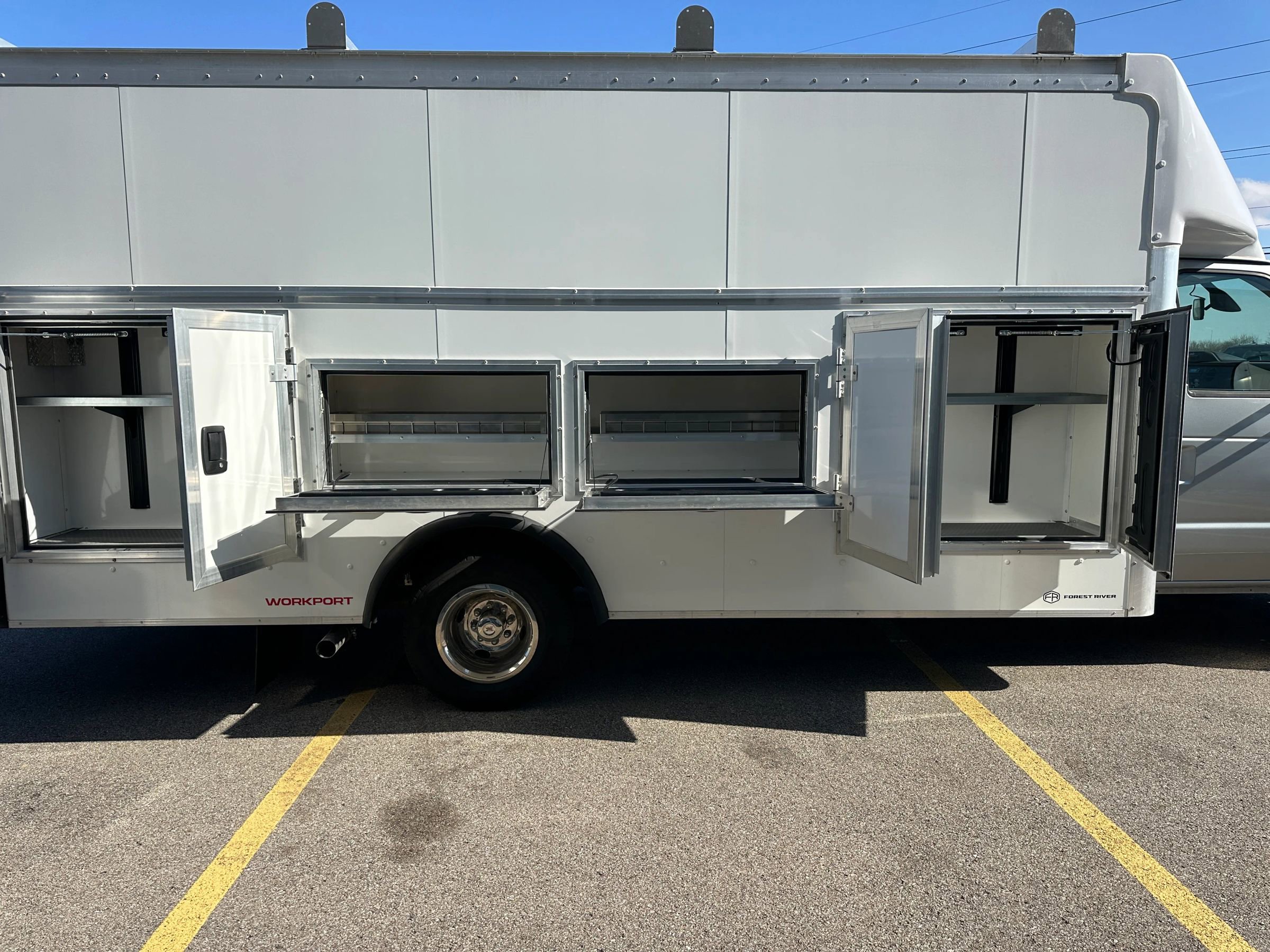Used 2025 Ford E-450 and Econoline 450 Super Duty w/ Driver's Safety Package RWD image 17