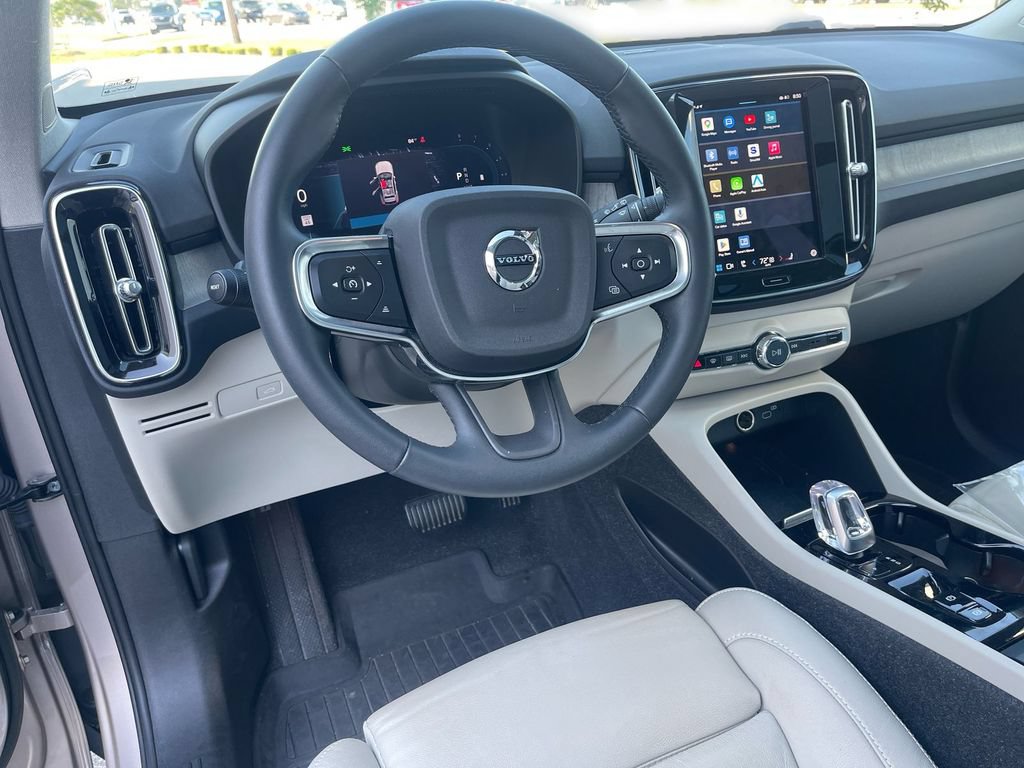 Used 2023 Volvo XC40 B5 Plus w/ Driver Assist Package AWD/4WD image 18