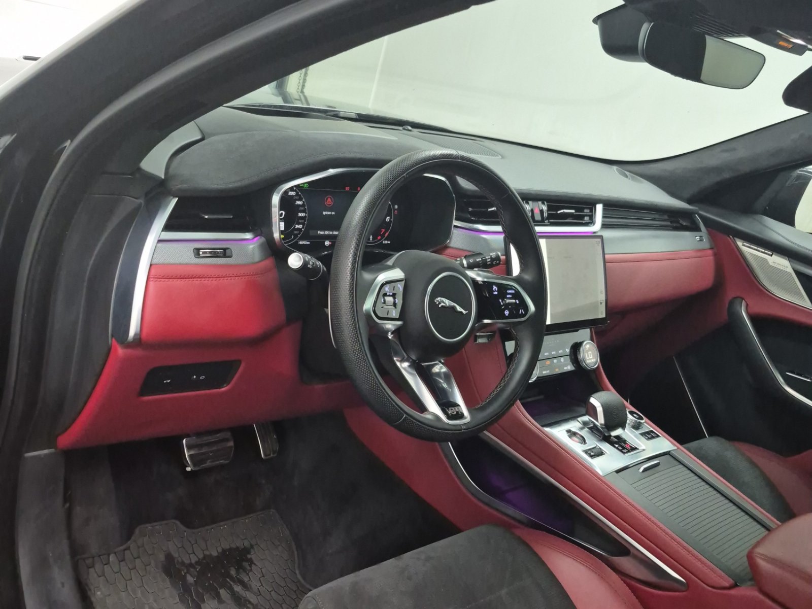 Used 2024 Jaguar F-PACE SVR AWD/4WD image 10