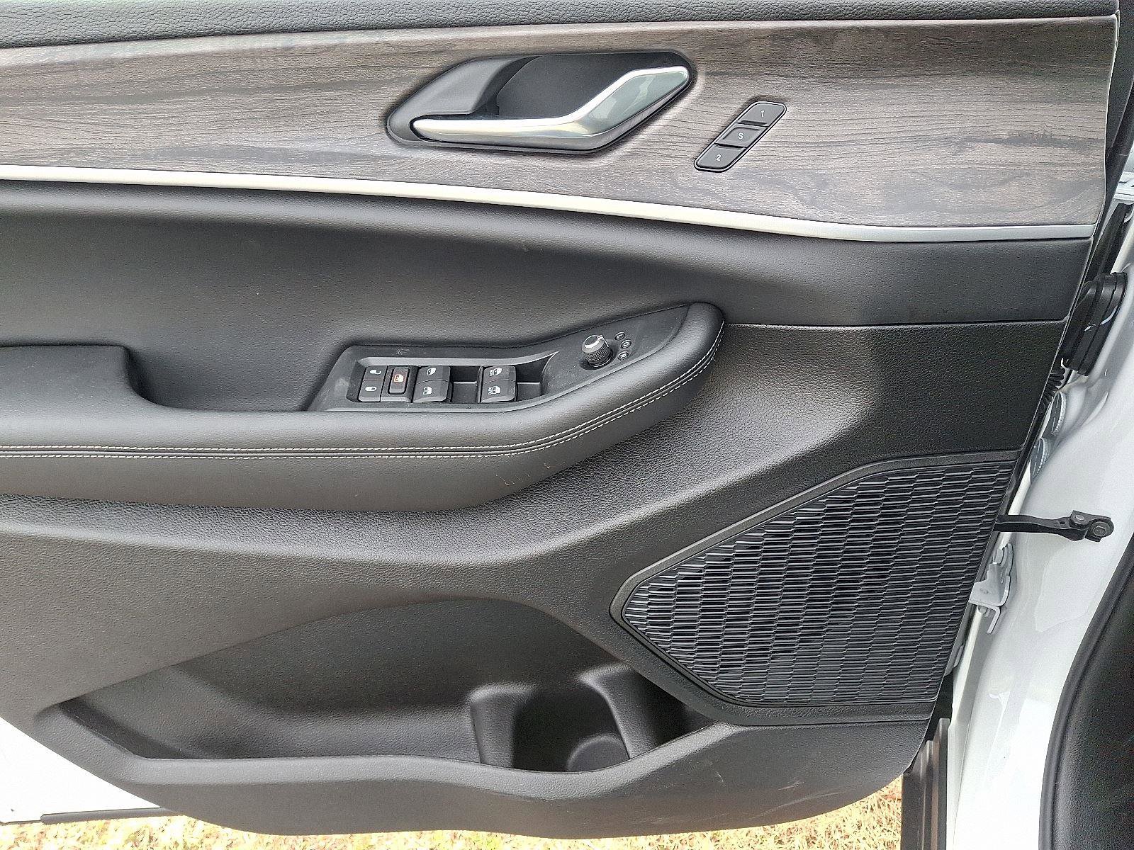 New 2025 Jeep Grand Cherokee L Limited image 9