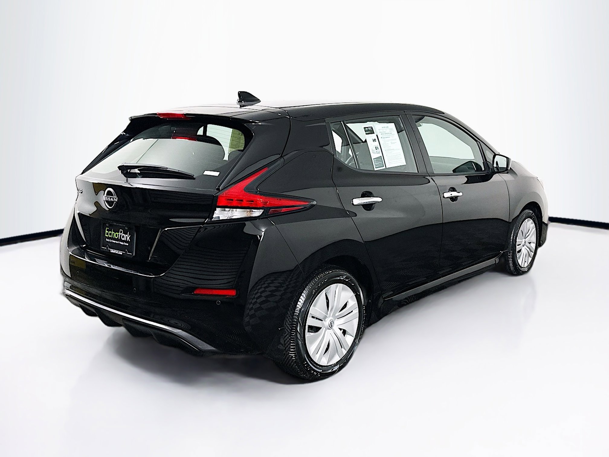 Used 2025 Nissan Leaf S image 9