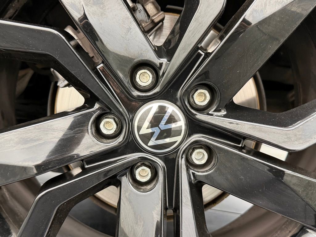 Used 2022 Volkswagen Taos SE w/ Panoramic Sunroof Package image 15