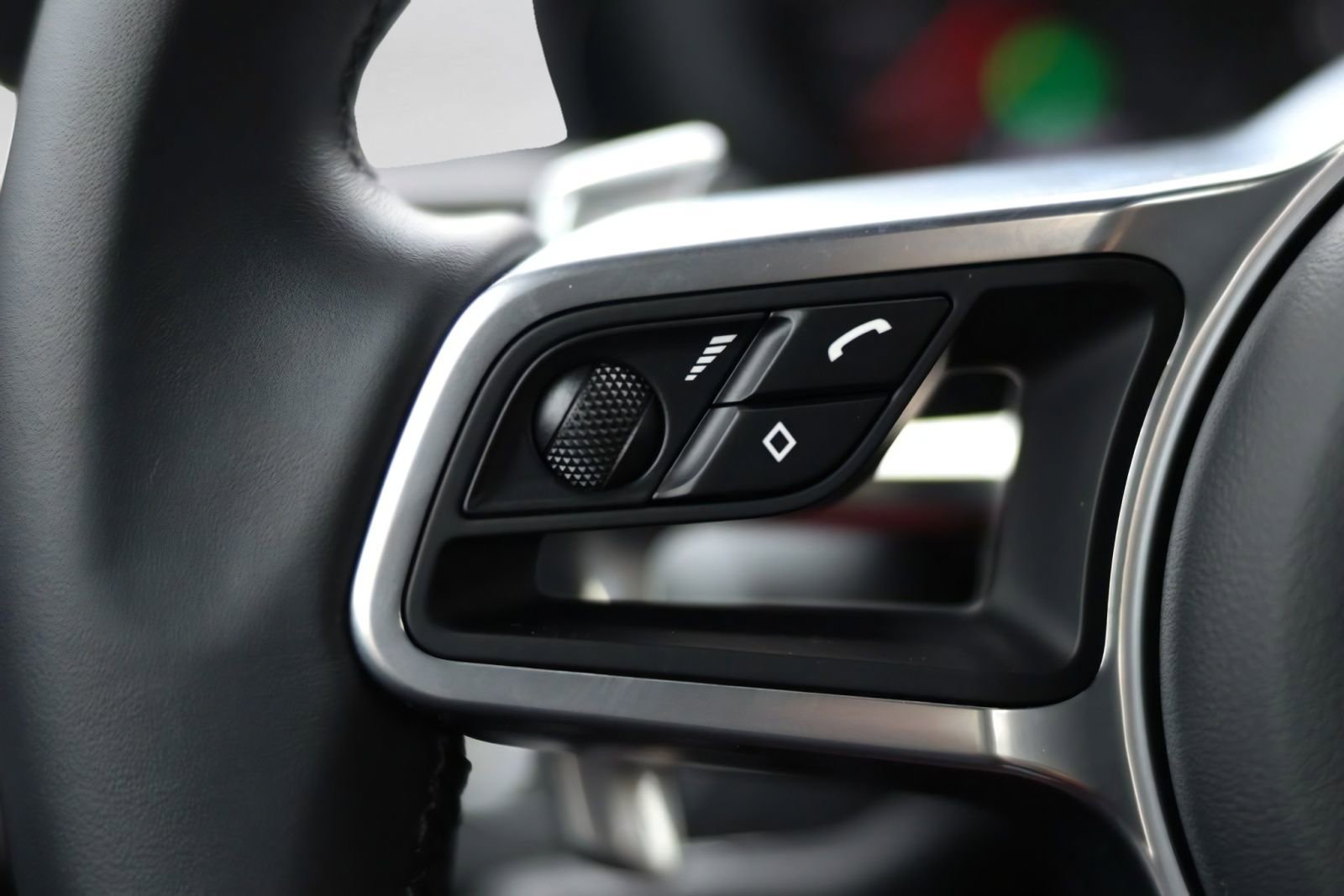 Used 2025 Porsche 718 Cayman RWD image 56