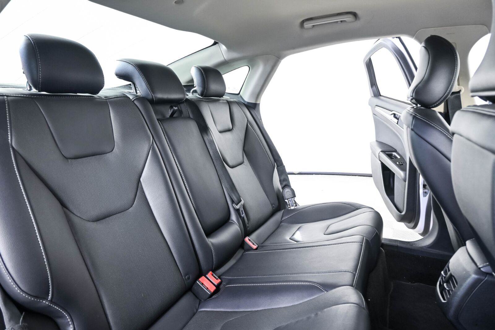 Used 2019 Ford Fusion Energi Titanium FWD image 21