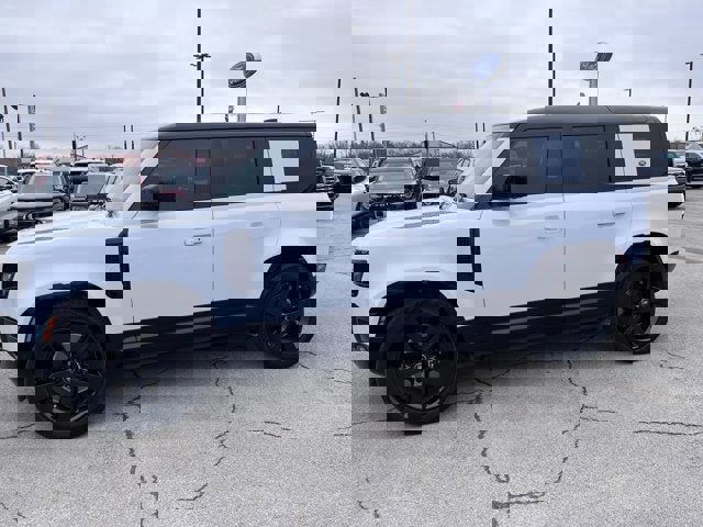 Used 2023 Land Rover Defender 110 V8 image 4