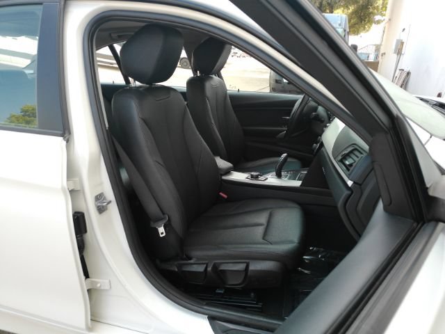 Used 2018 BMW 320i Sedan RWD image 19