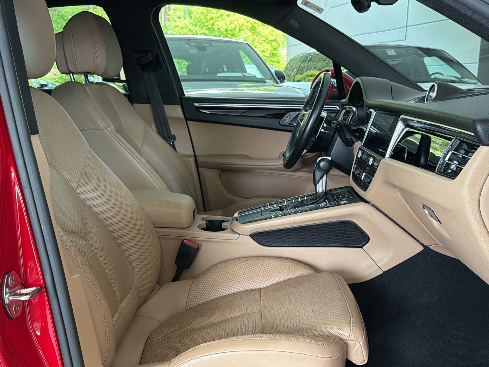 Used 2019 Porsche Macan AWD/4WD image 30
