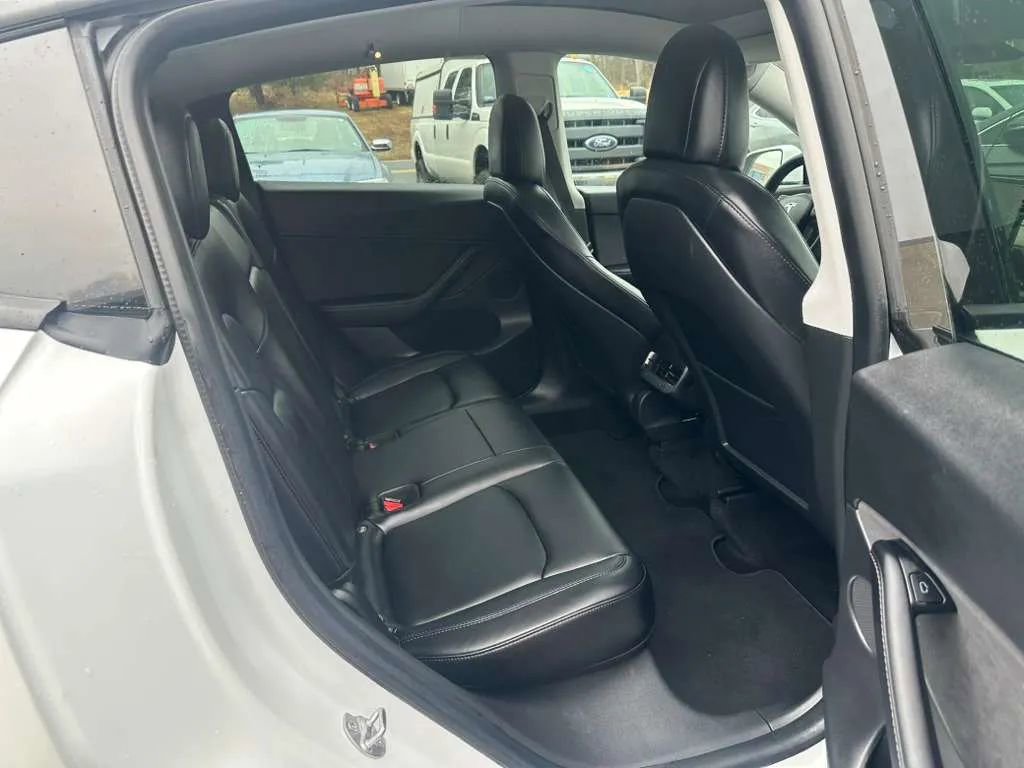 Used 2021 Tesla Model Y Long Range image 30