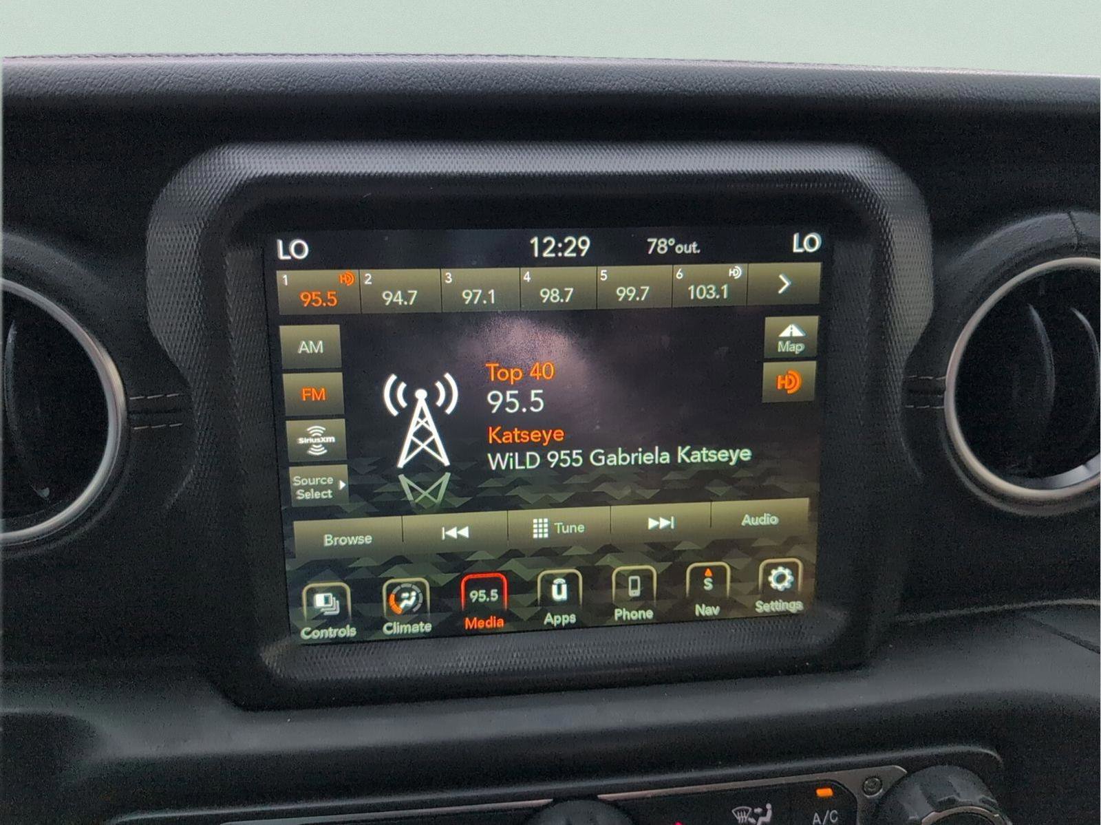 Used 2021 Jeep Wrangler Unlimited Sahara w/ Safety Group image 16