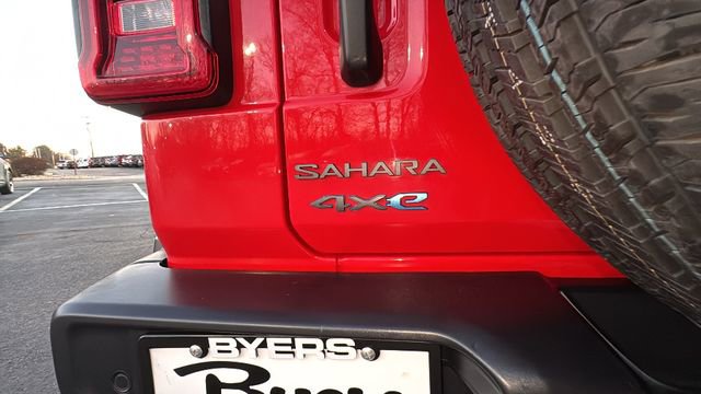 Used 2025 Jeep Wrangler Unlimited Sahara w/ Safety Group AWD/4WD image 36