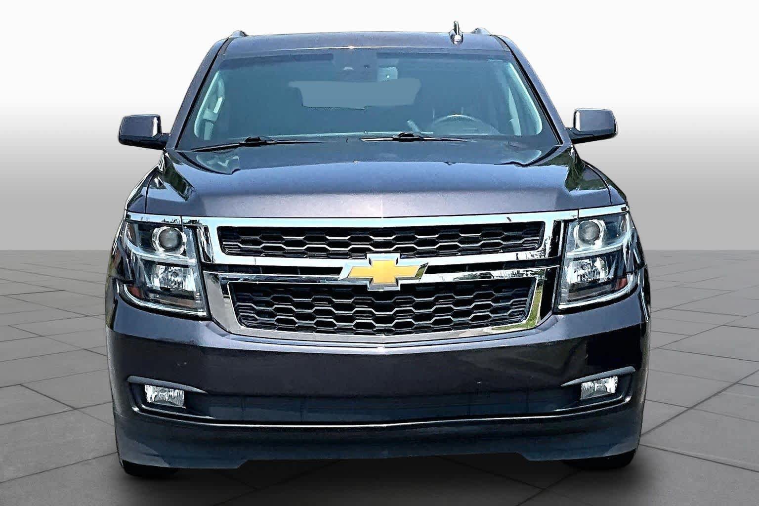 Used 2017 Chevrolet Suburban LT RWD image 4