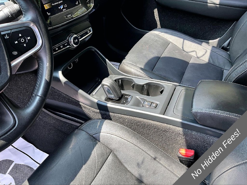 Used 2021 Volvo XC40 T4 Momentum FWD image 13