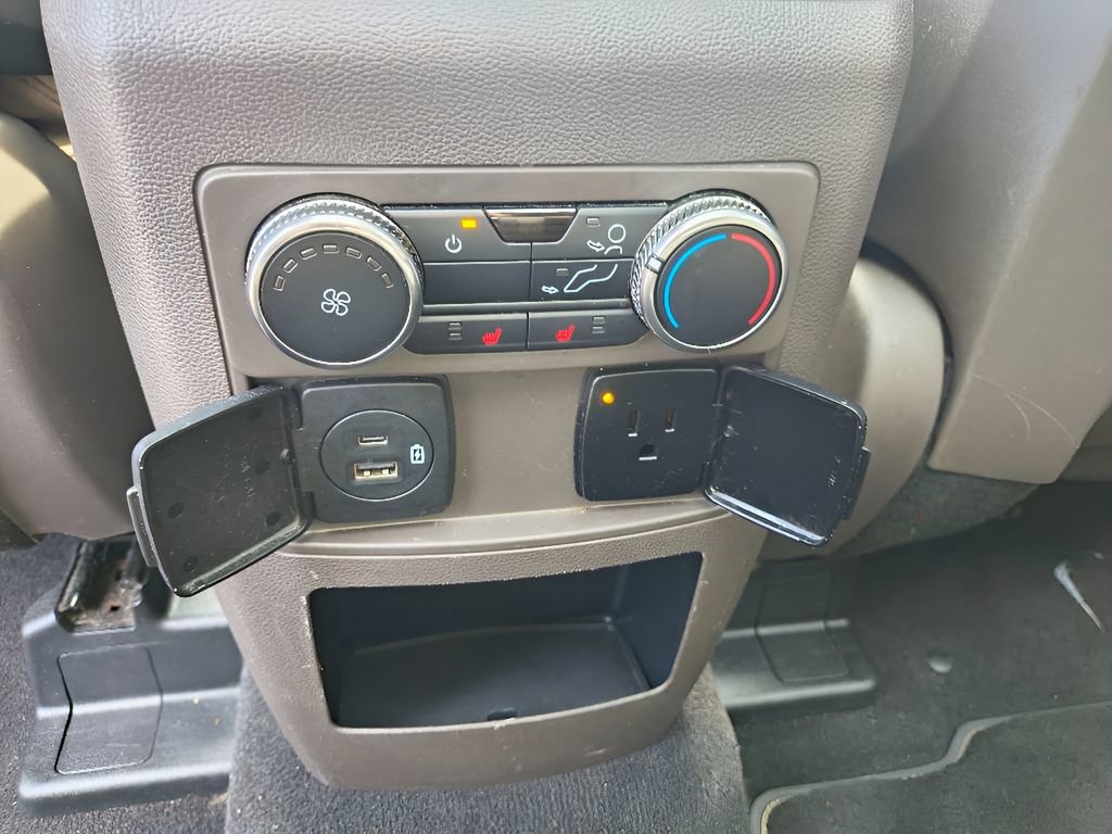 Used 2020 Ford Explorer Platinum w/ Premium Technology Package image 35