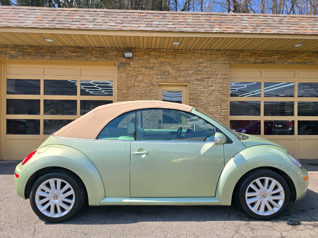 Used 2008 Volkswagen Beetle SE image 27