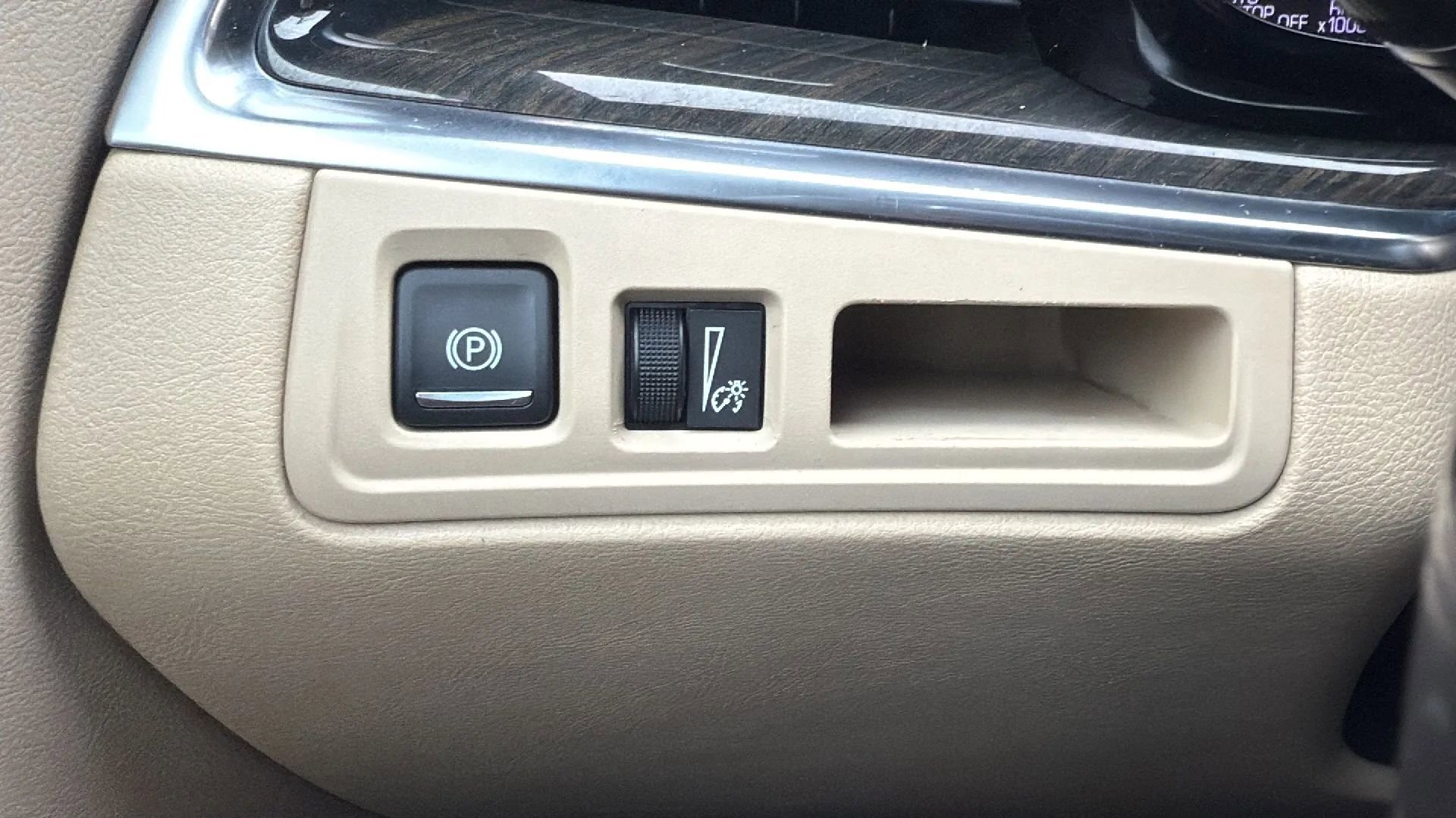 Used 2017 Cadillac XT5 FWD image 16