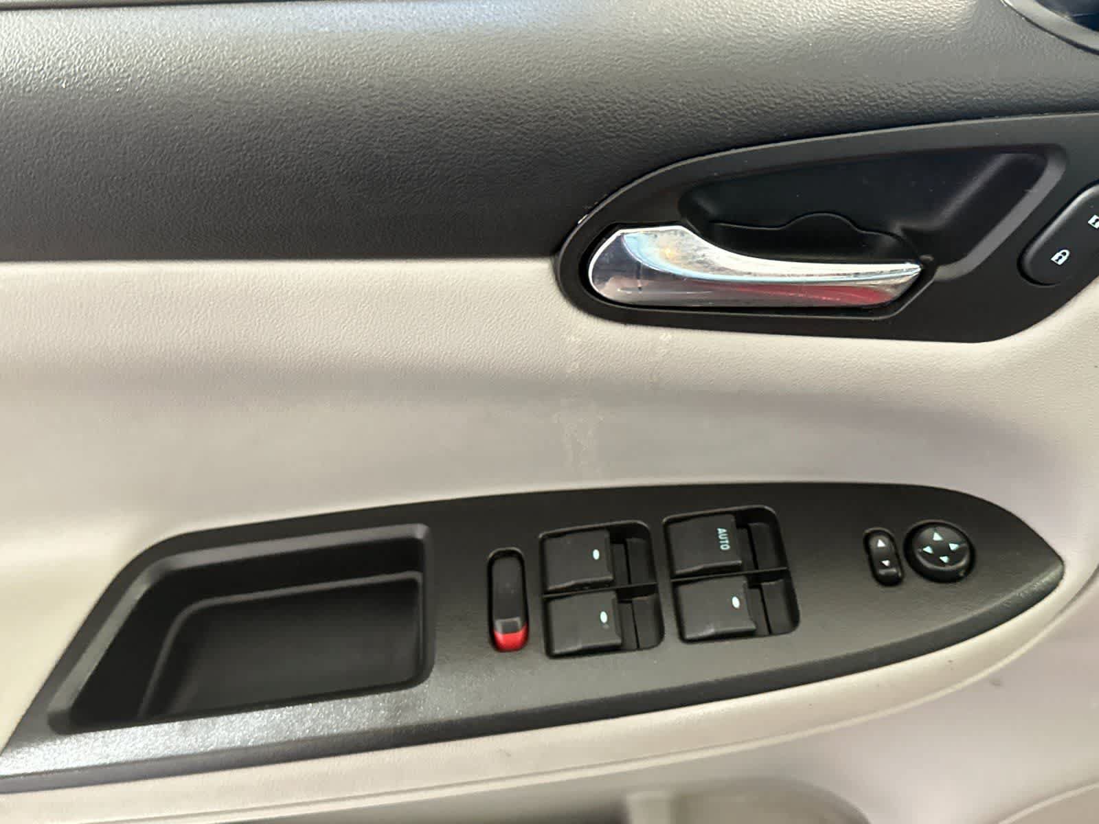 Used 2014 Chevrolet Impala LTZ FWD image 13