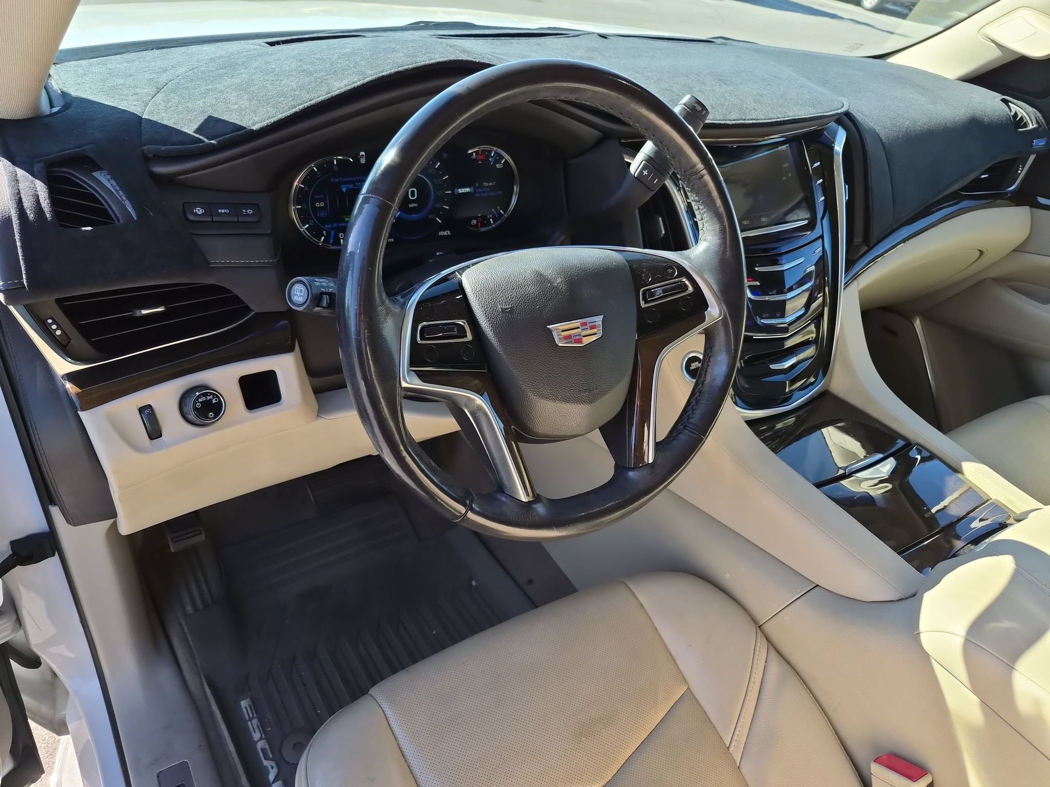 Used 2018 Cadillac Escalade Luxury RWD image 10