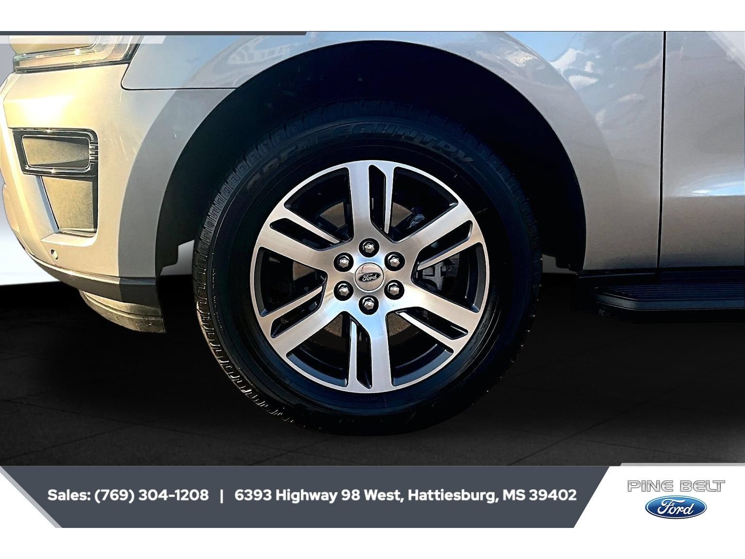 Used 2024 Ford Expedition XLT RWD image 7