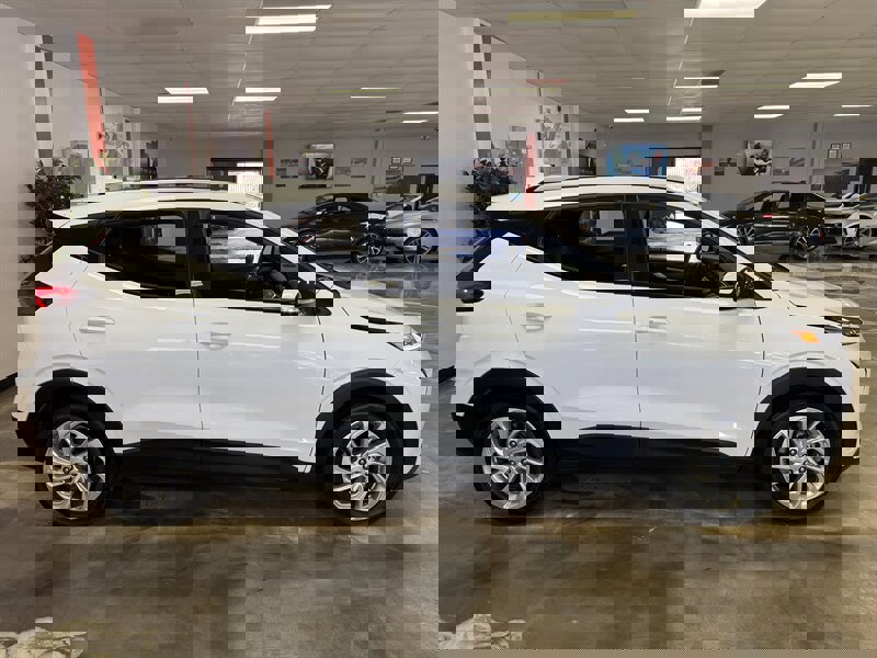 Used 2023 Chevrolet Bolt EUV LT image 3