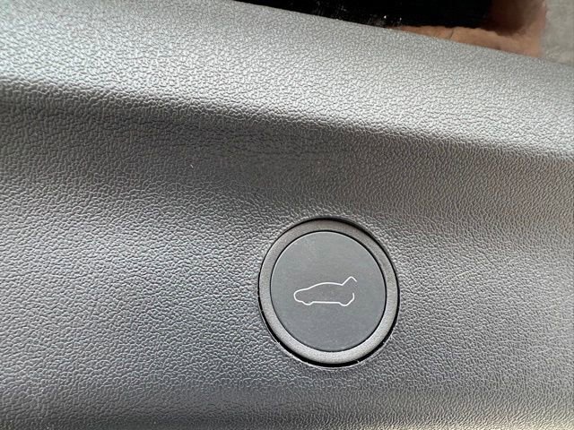 Used 2024 Tesla Model Y Performance AWD/4WD image 12