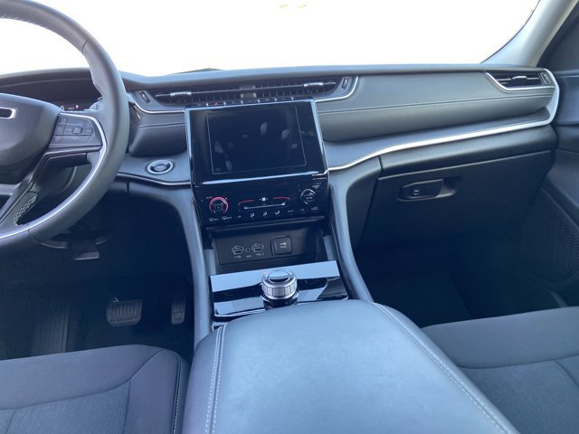 Used 2024 Jeep Grand Cherokee Laredo image 15