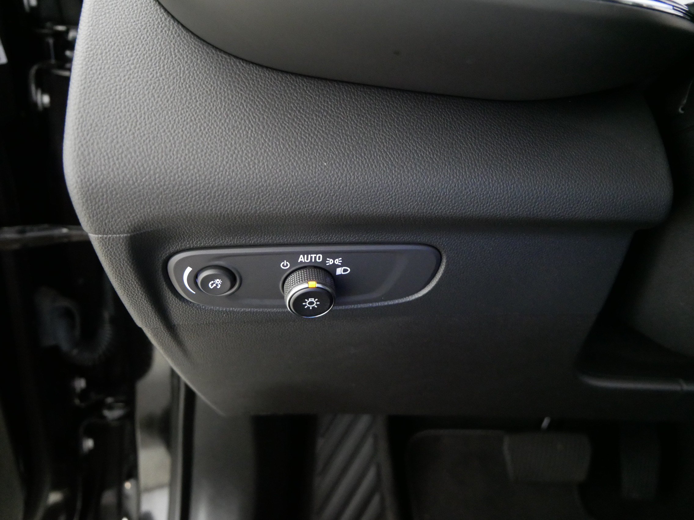 Used 2023 Buick Envision Essence AWD/4WD image 26