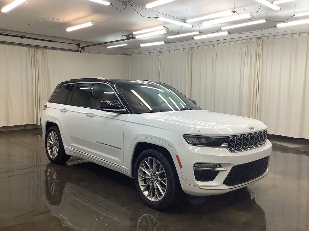 Used 2023 Jeep Grand Cherokee Summit w/ Luxury Tech Group V image 4