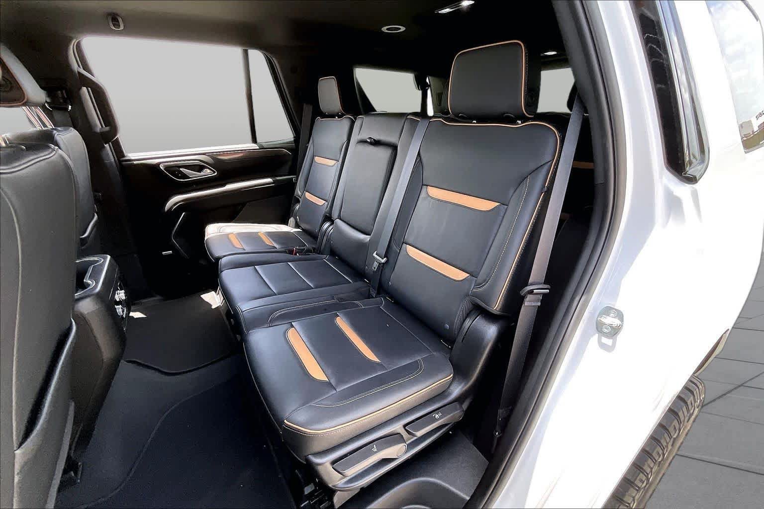 Used 2024 GMC Yukon AT4 w/ Technology Package AWD/4WD image 19
