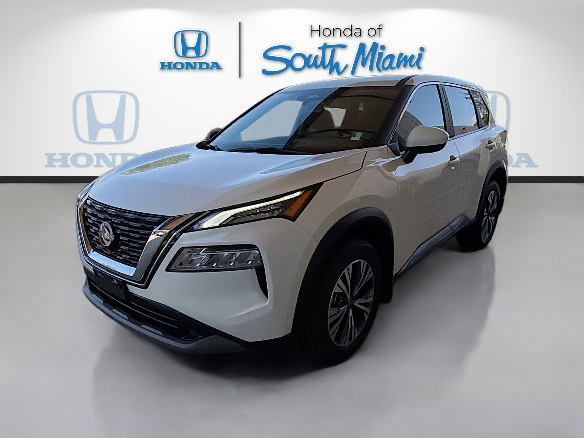 Used 2023 Nissan Rogue SV image 3