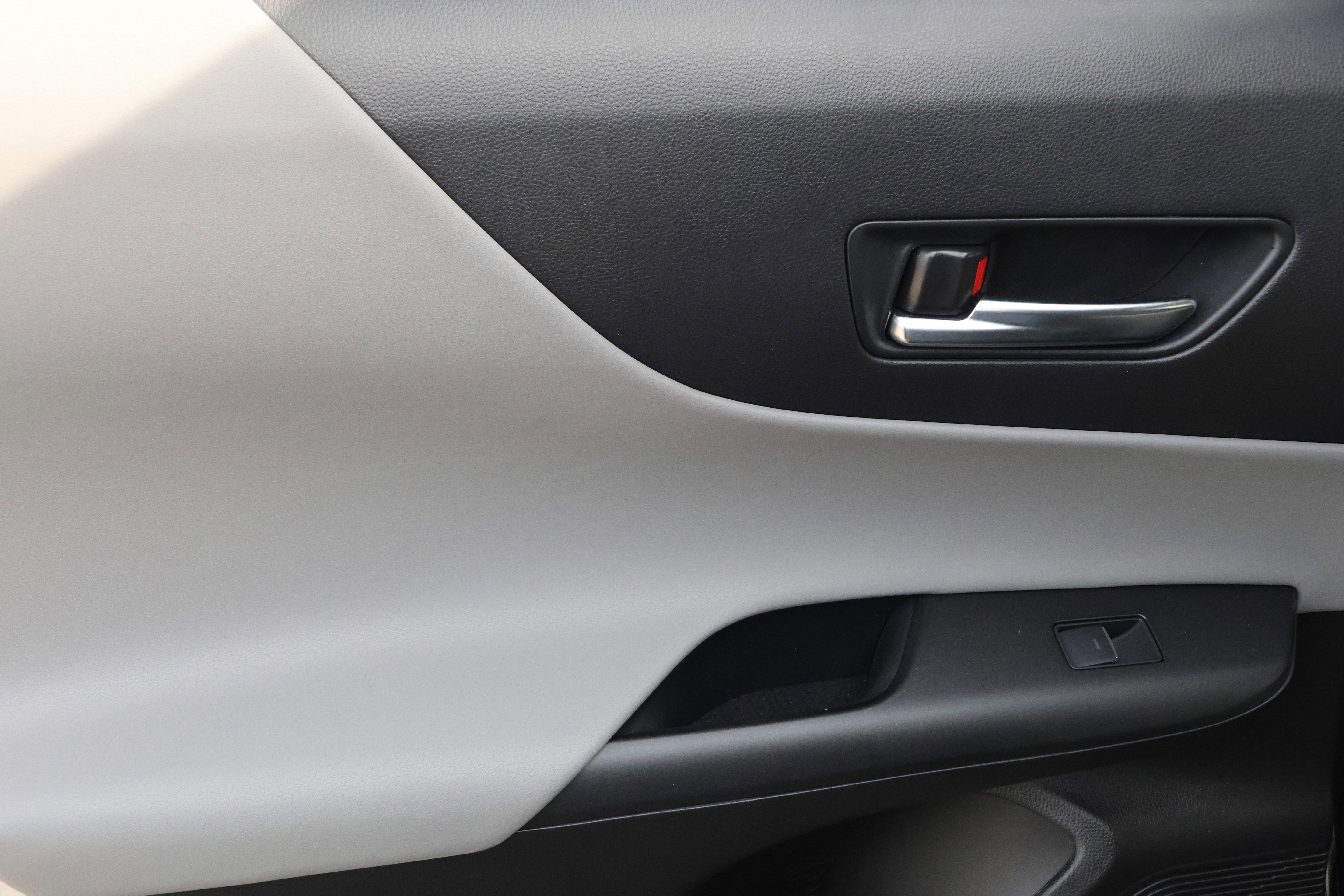 Used 2022 Toyota Venza LE image 34