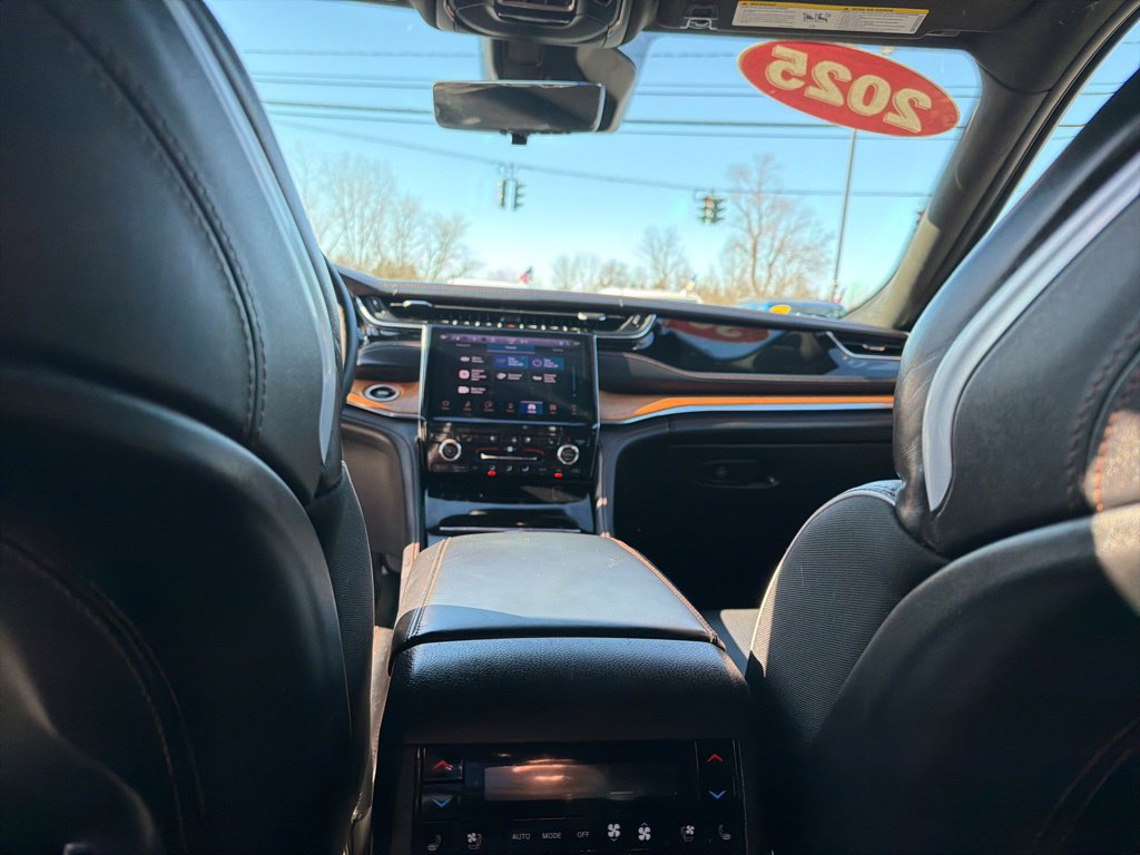 Used 2025 Jeep Grand Cherokee Summit AWD/4WD image 56