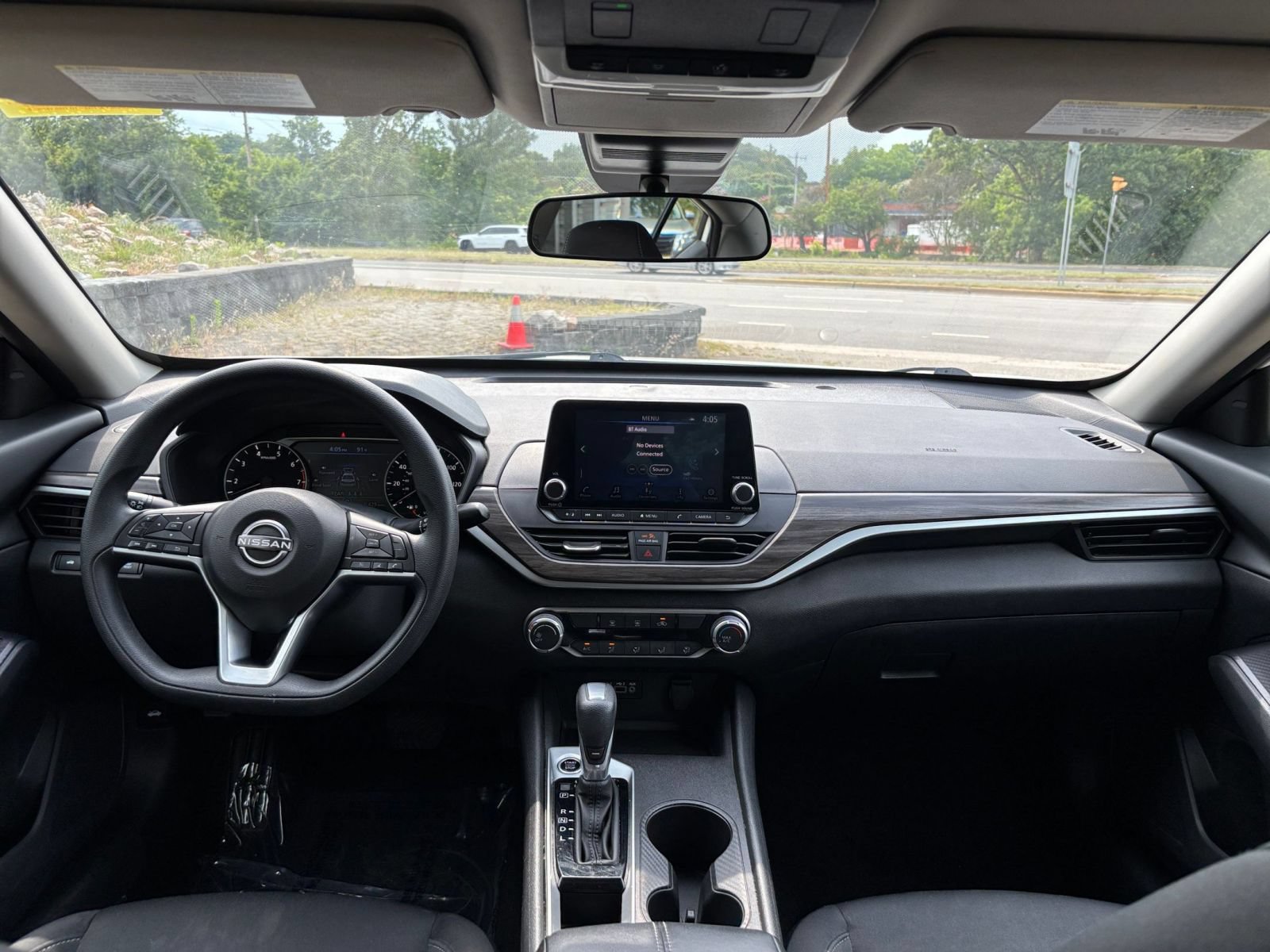 Used 2025 Nissan Altima 2.5 SV FWD image 29
