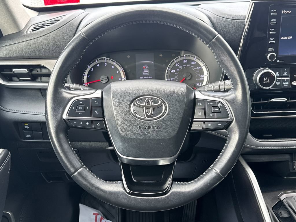 Used 2020 Toyota Highlander LE image 16
