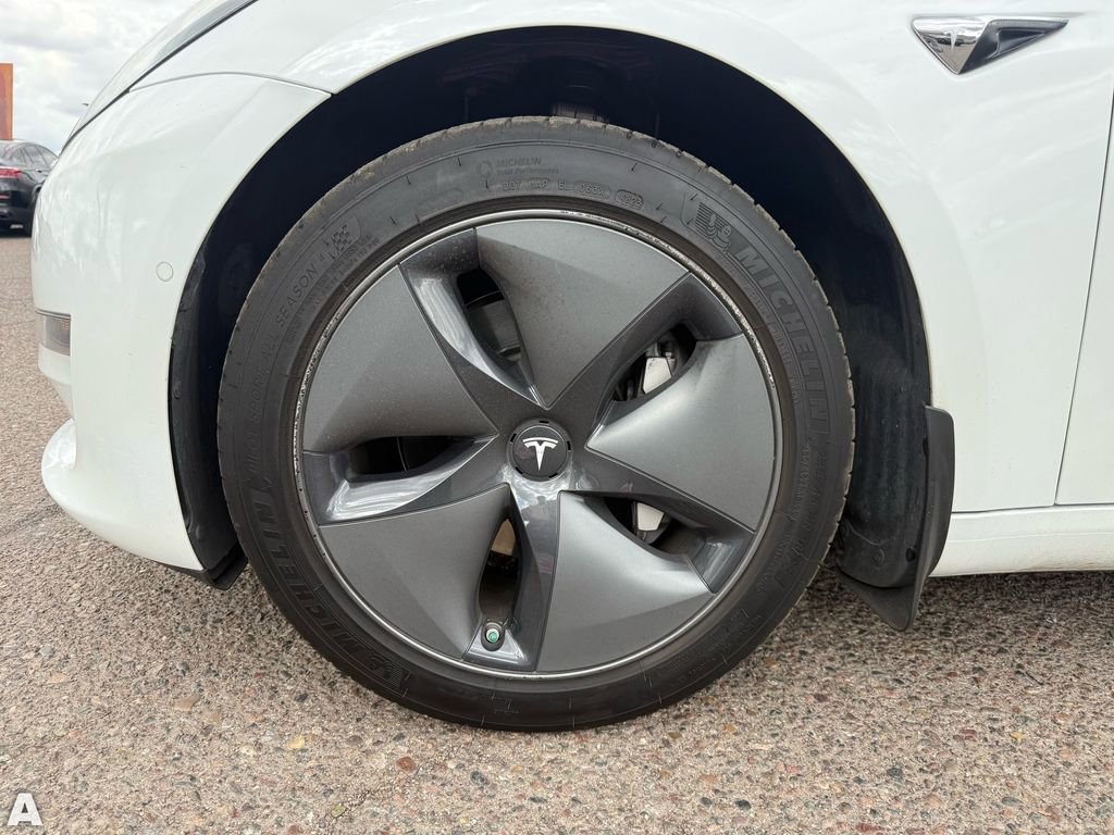 Used 2019 Tesla Model 3 Standard Range image 10