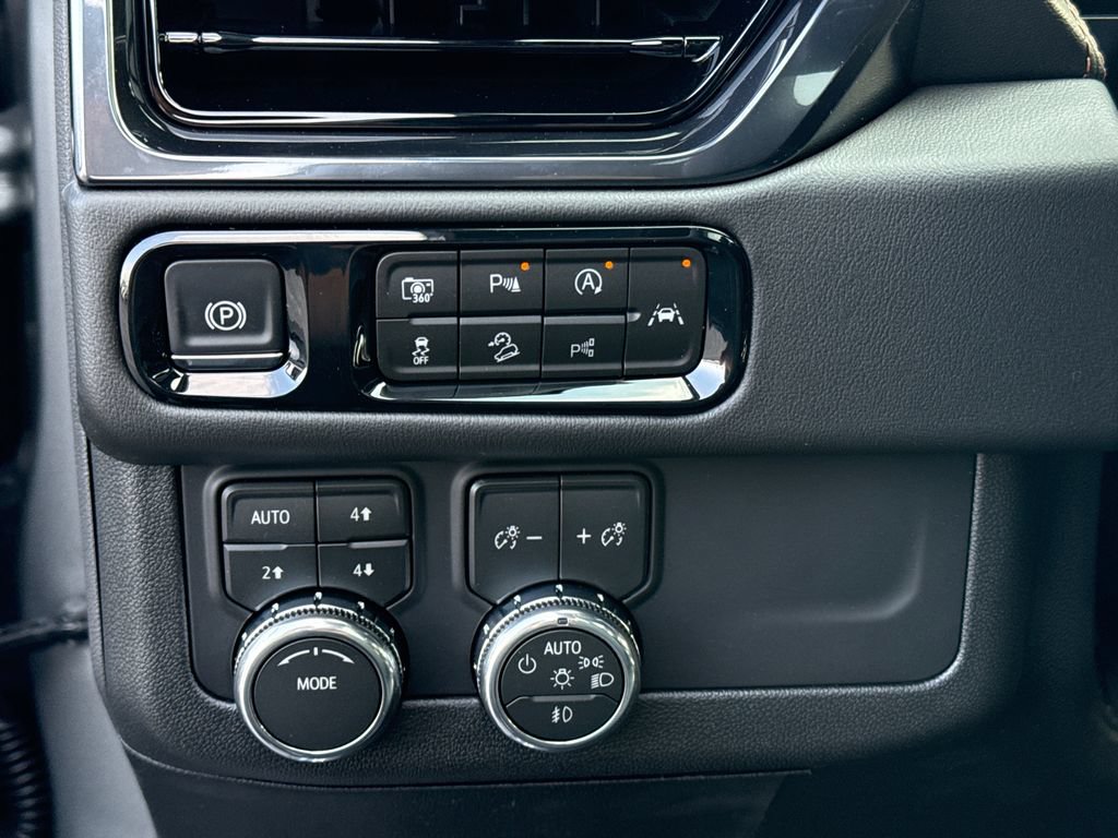 New 2026 GMC Yukon XL AT4 AWD/4WD image 18