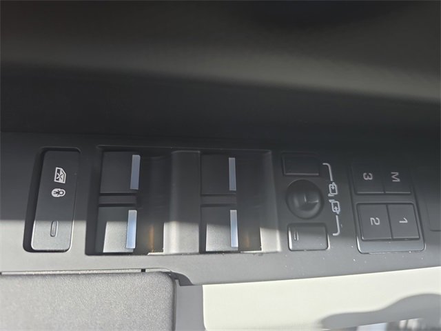 Used 2024 Land Rover Defender 110 S image 28