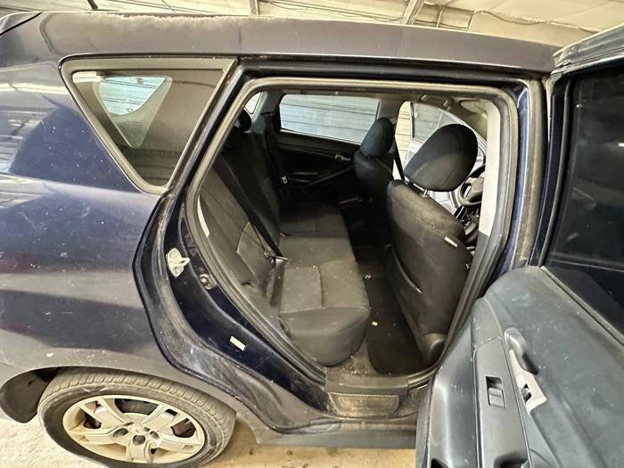 Used 2010 Pontiac Vibe w/ Preferred Package FWD image 29