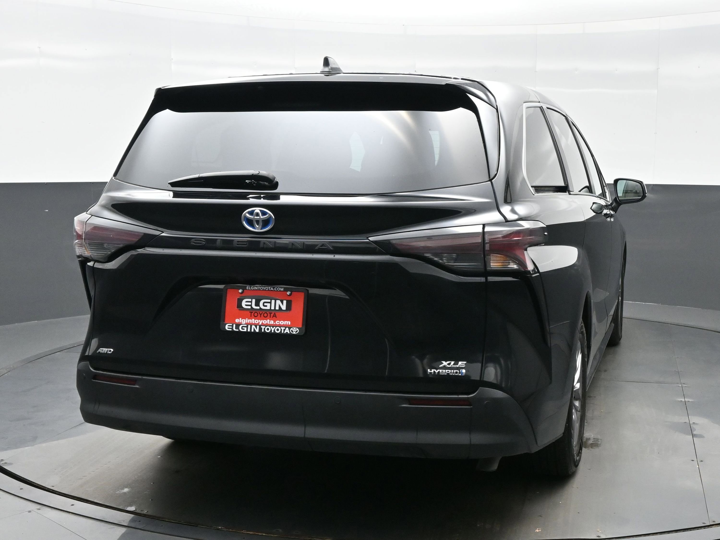 Used 2024 Toyota Sienna XLE AWD/4WD image 5