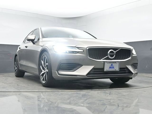 Used 2019 Volvo S60 T6 Momentum w/ Premium Package image 39