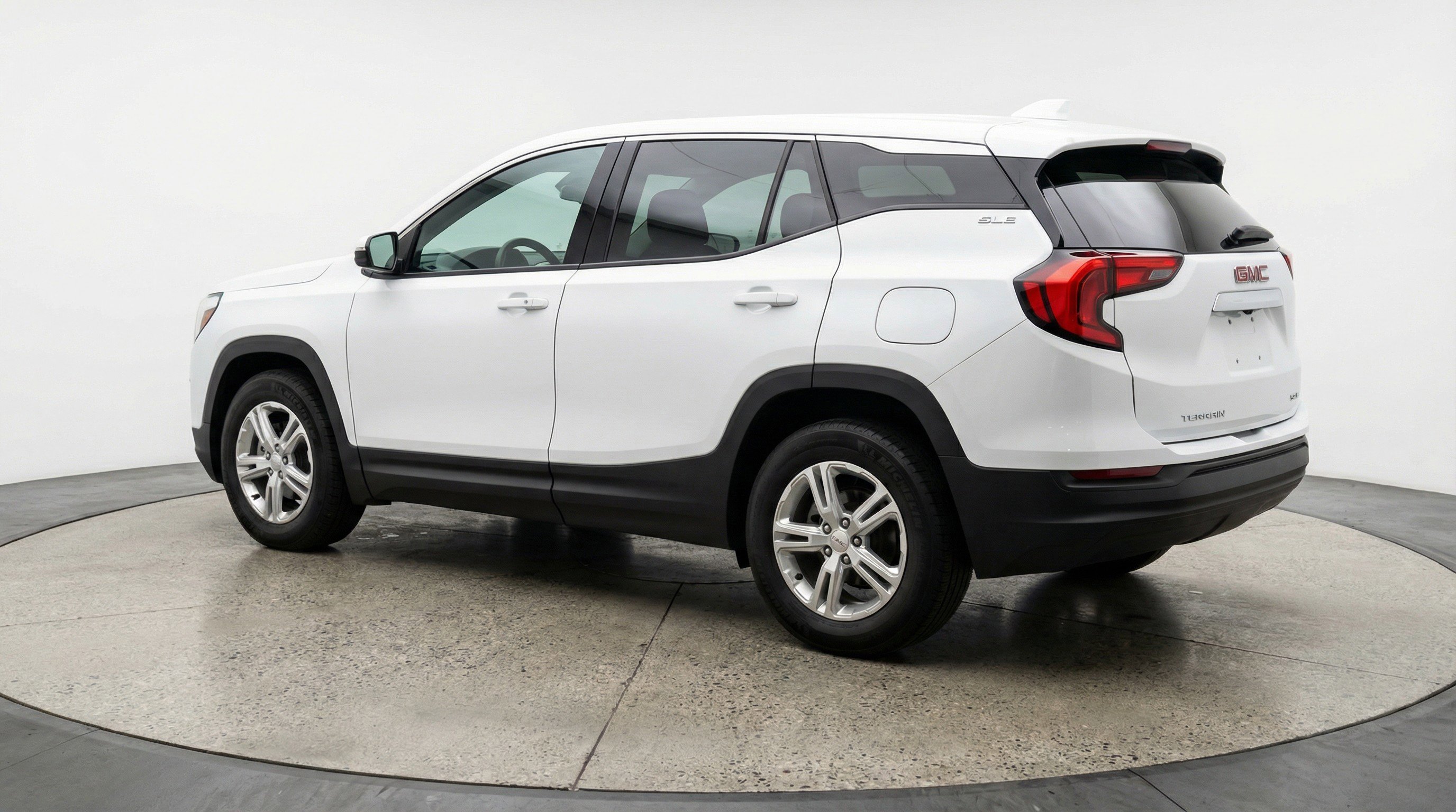 Used 2024 GMC Terrain SLE FWD image 6