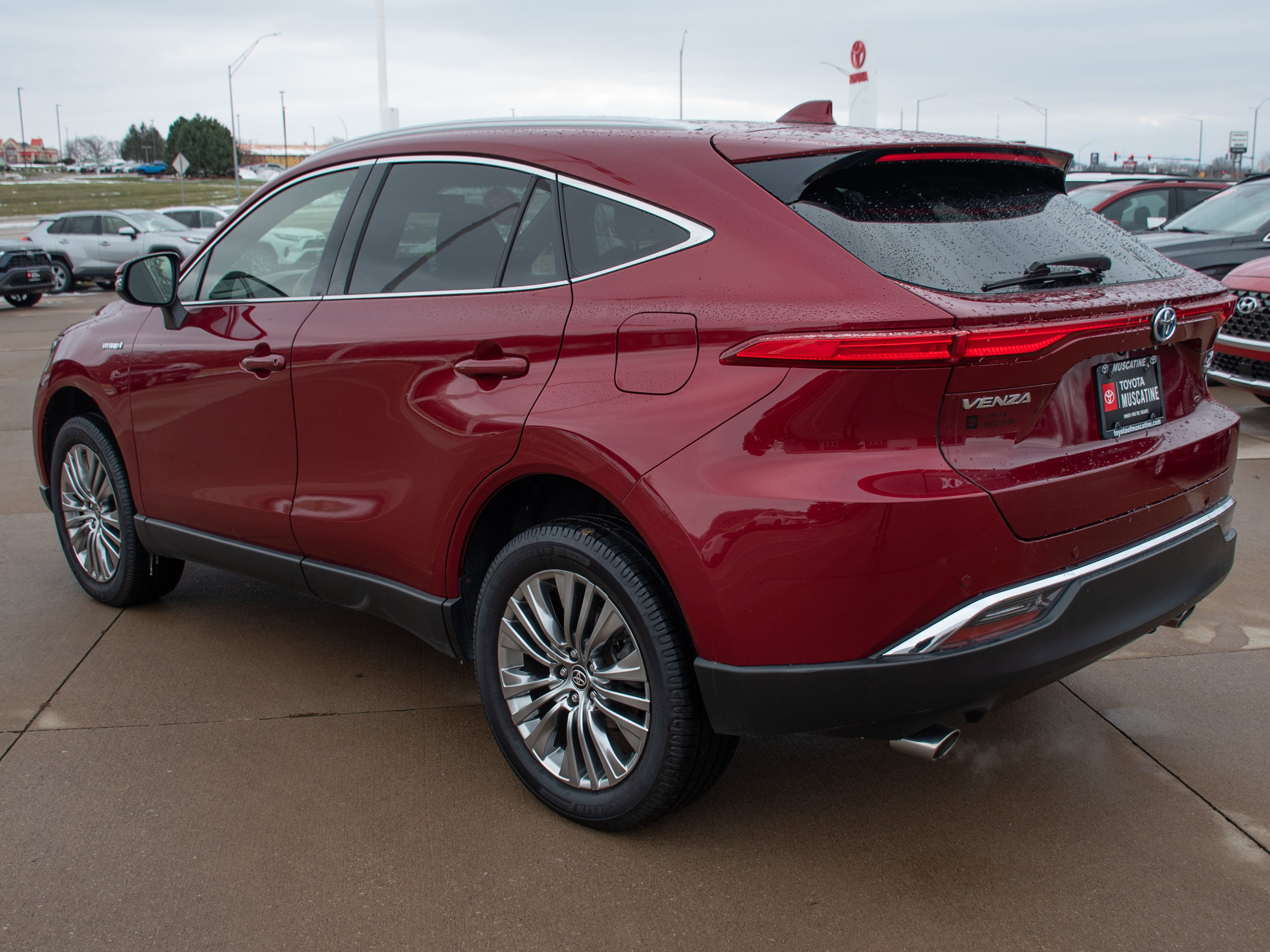 Used 2021 Toyota Venza XLE w/ Softex Package image 18