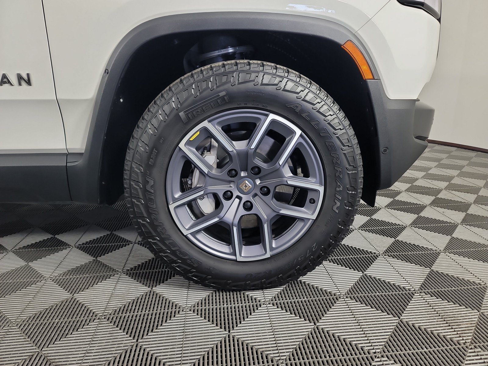 Used 2024 Rivian R1T Adventure AWD/4WD image 11